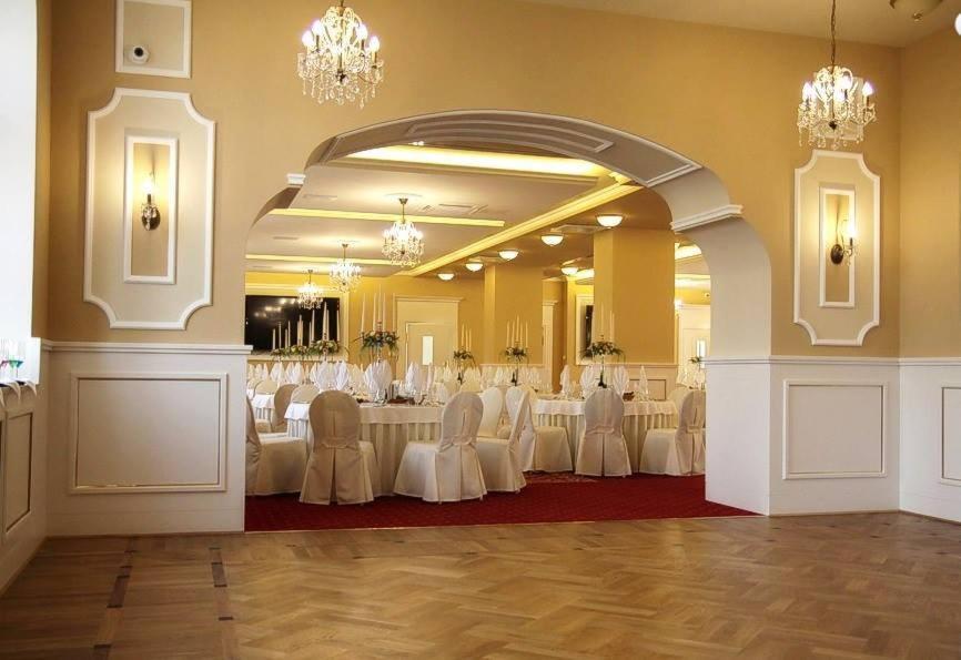Reštaurácia alebo iné gastronomické zariadenie v ubytovaní Browar Sulewski