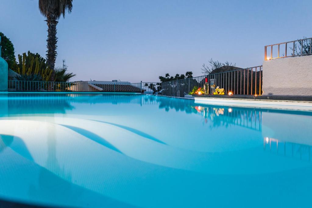 Bazén v ubytování Hotel Residence La Villetta nebo v jeho okolí