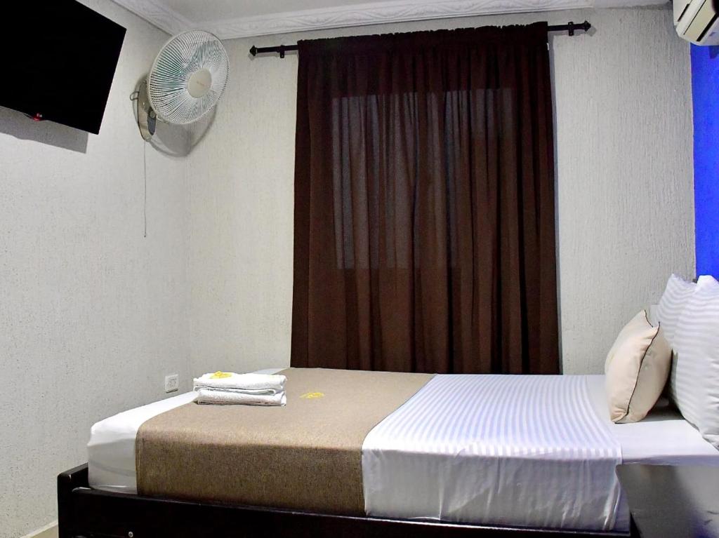 Postel nebo postele na pokoji v ubytování Hotel Chico Real