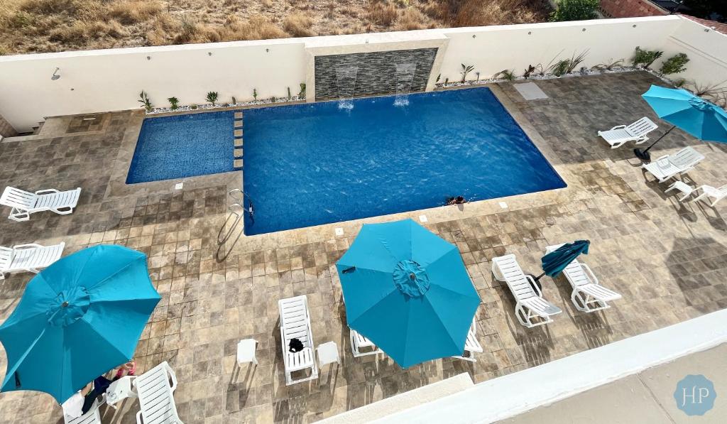 an overhead view of a swimming pool with chairs and umbrellas at Hôtel Plaisance in Meknès