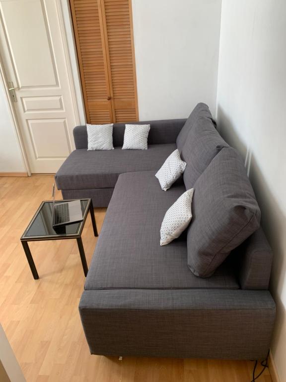 Część wypoczynkowa w obiekcie Biarritz centre, près Avenue de Verdun, cosy Apt 2 pieces , salon , chambre séparé, rue très calme à 10 minutes à pied de la grande plage