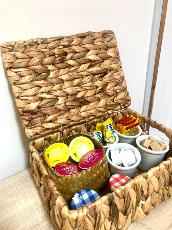 a wicker basket filled with different types of food at Au bout du pré in Pézenas