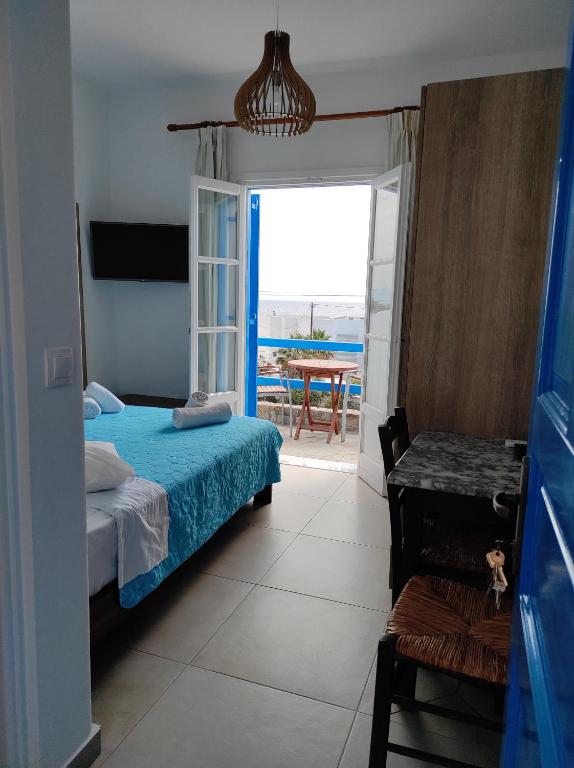 A bed or beds in a room at Pelagos Studios