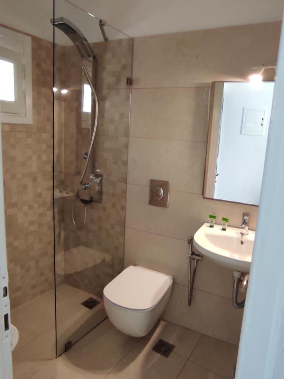 A bathroom at Pelagos Studios