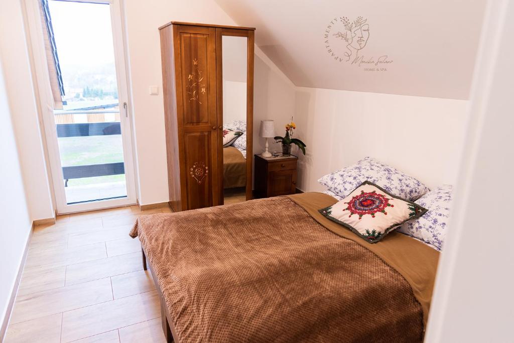 Posteľ alebo postele v izbe v ubytovaní Apartamenty Home&Spa