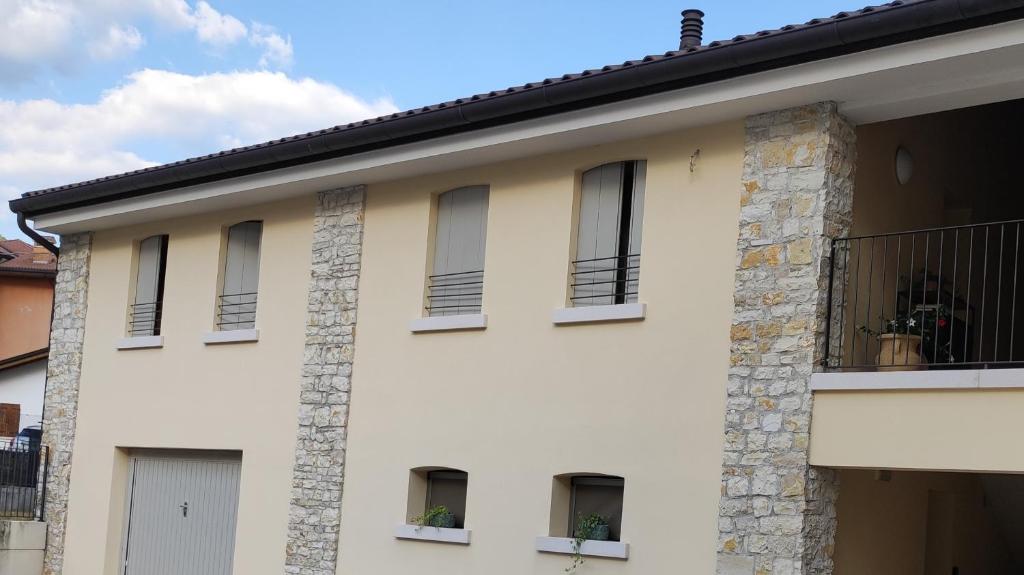 The building in which a vendégházakat is located