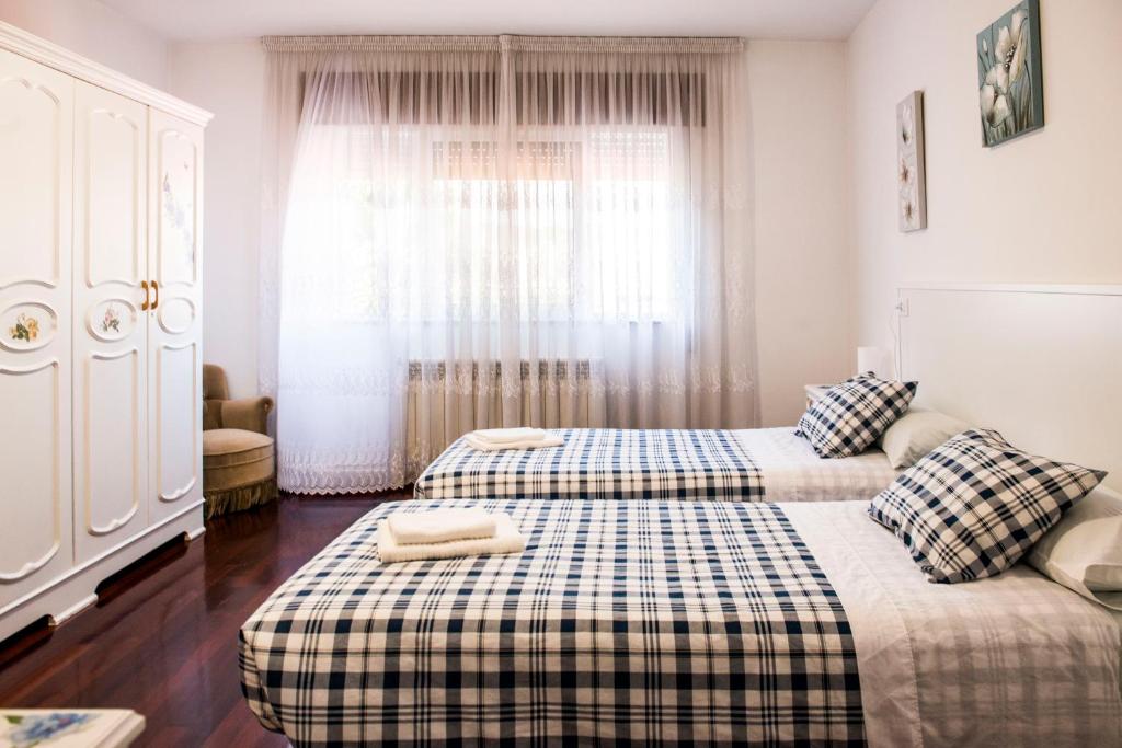 A bed or beds in a room at Las Aceñas De Iris