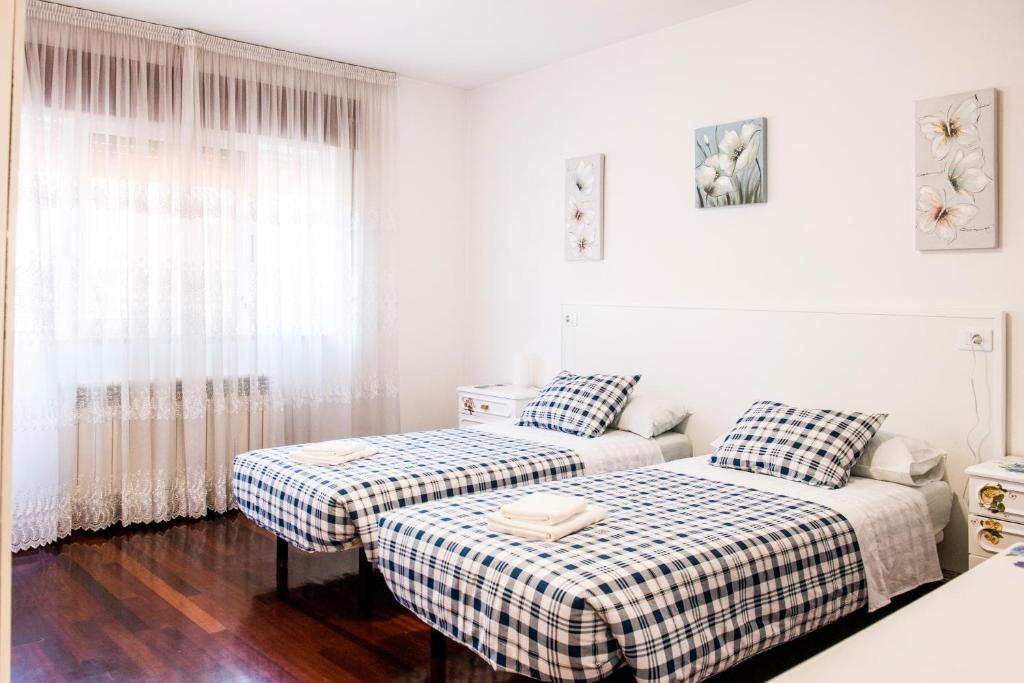 A bed or beds in a room at Las Aceñas De Iris