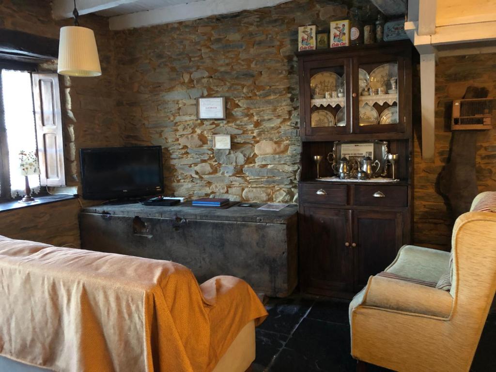 TV a/nebo společenská místnost v ubytování Casa rural **** El Barreiro. Ideal para familias.