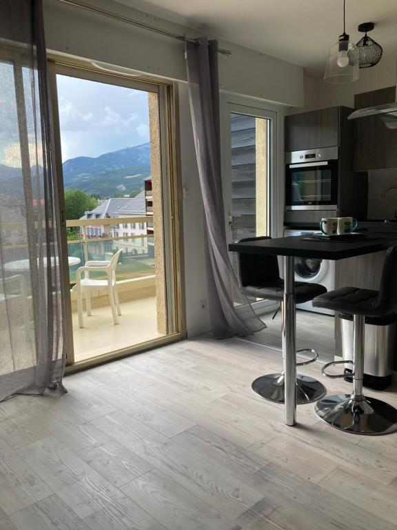 Nespecifikovaný výhled na hory nebo výhled na hory při pohledu z apartmánu