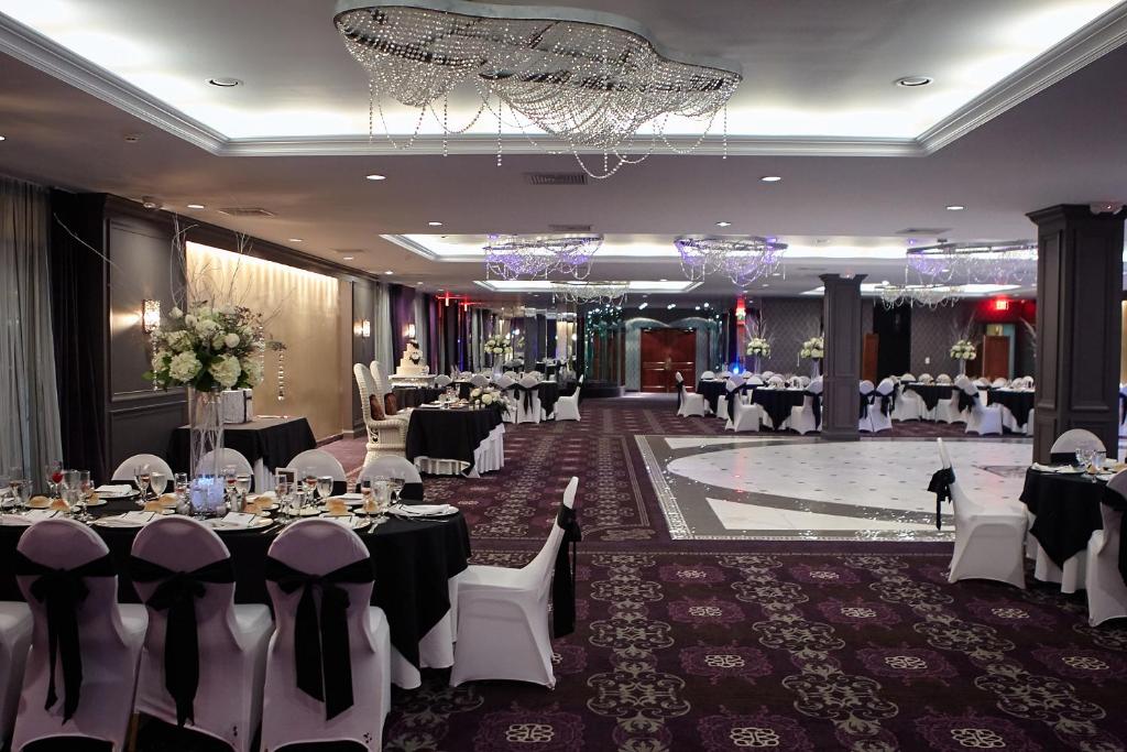 Restaurace v ubytování The Royal Regency Hotel
