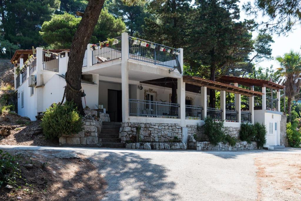 Fotografia z galérie ubytovania Apartments by the sea Cove Saplunara, Mljet - 4900 v destinácii Saplunara