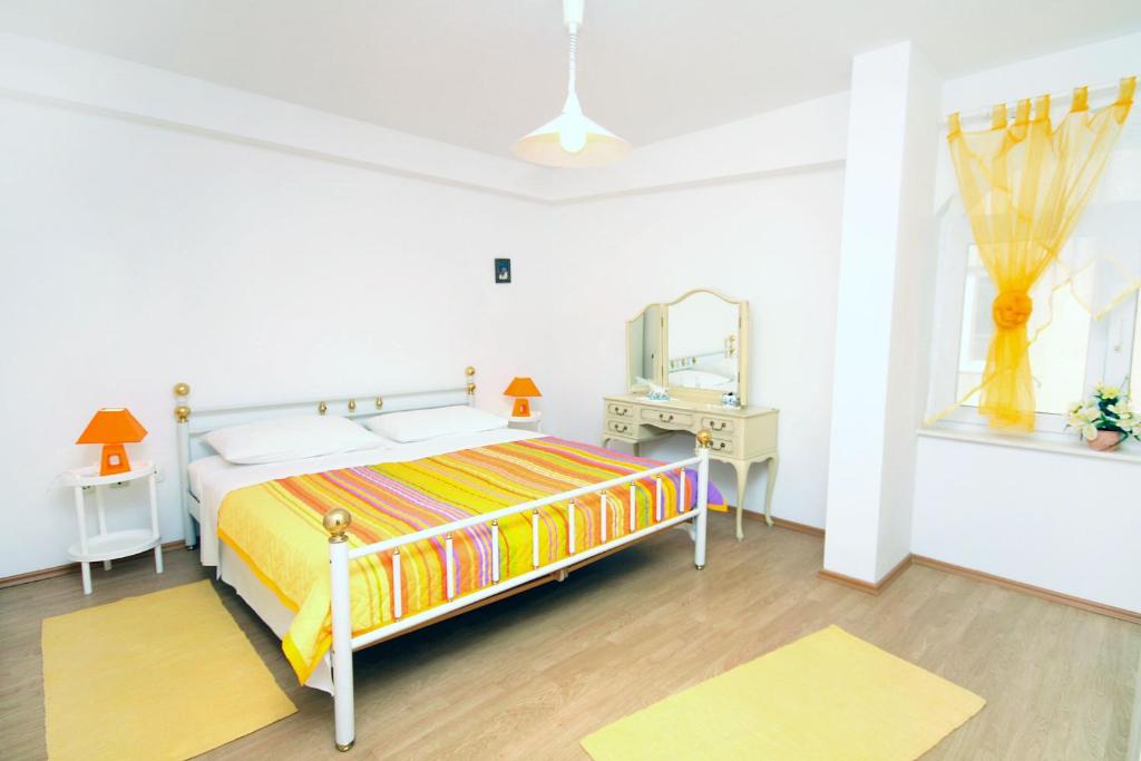 Fotografia z galérie ubytovania Apartments with a parking space Podstrana, Split - 4849 v destinácii Podstrana