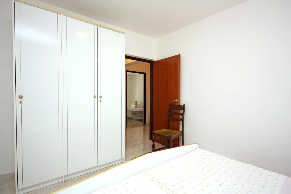 Postel nebo postele na pokoji v ubytování Apartment Barbat 4962a