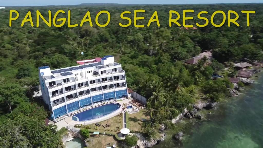 邦勞的住宿－Panglao Sea Resort - Tangnan，享有全景海滨度假胜地的空中景致