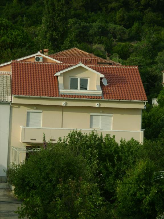 Budova, v ktorej sa apartmán nachádza
