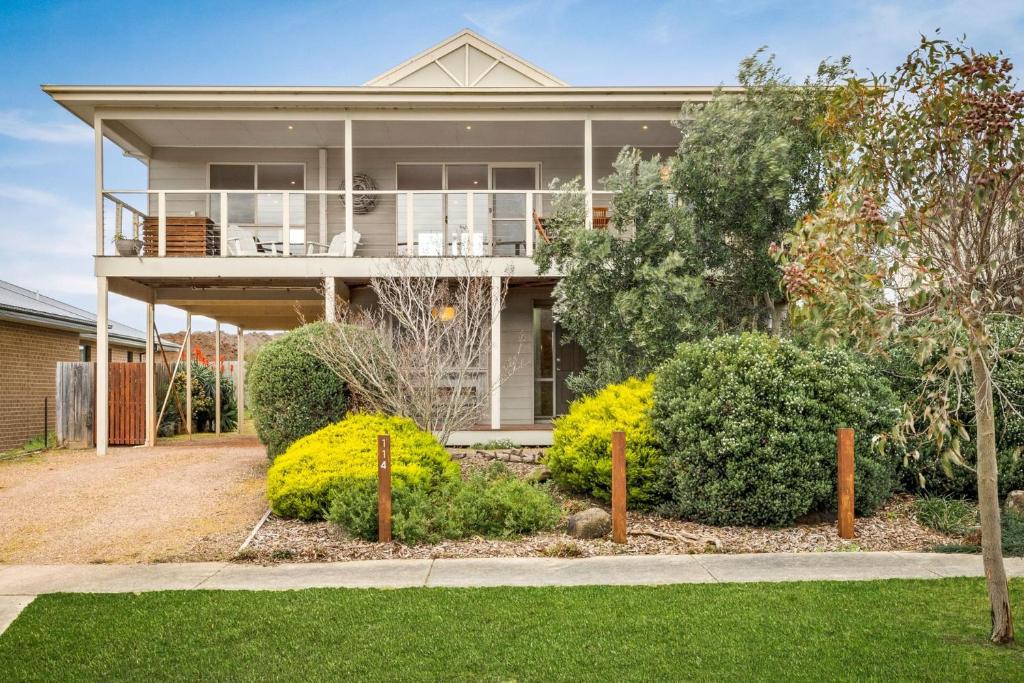 Madeit in Bay, Corinella (updated prices 2024)