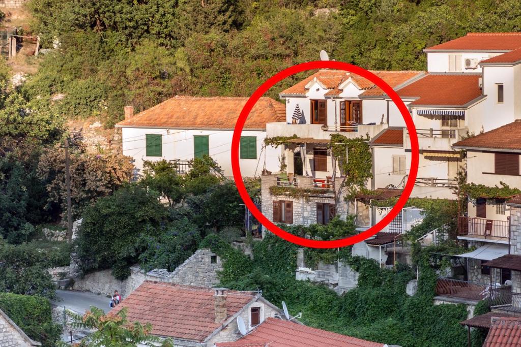 a house with a red circle in front of it at Apartment Stomorska 8650a in Stomorska