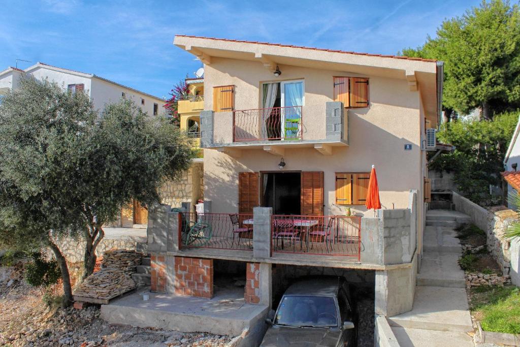 an image of a house with a balcony at Apartments with a parking space Rukavac, Vis - 8859 in Vis