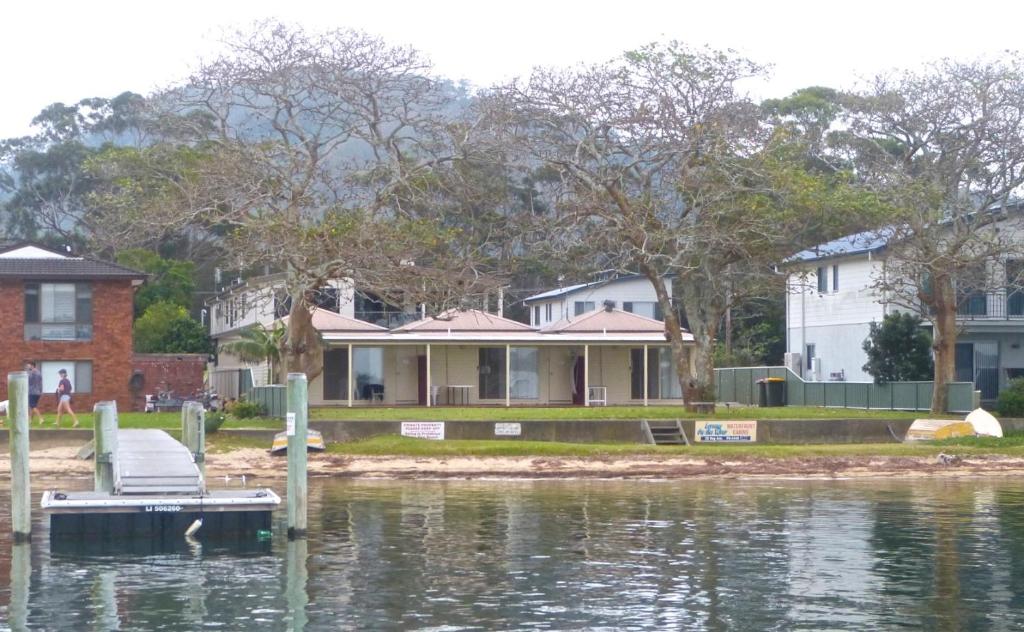 a house on the shore of a body of water at Lorsens on the River - Shoalhaven Heads in Shoalhaven Heads
