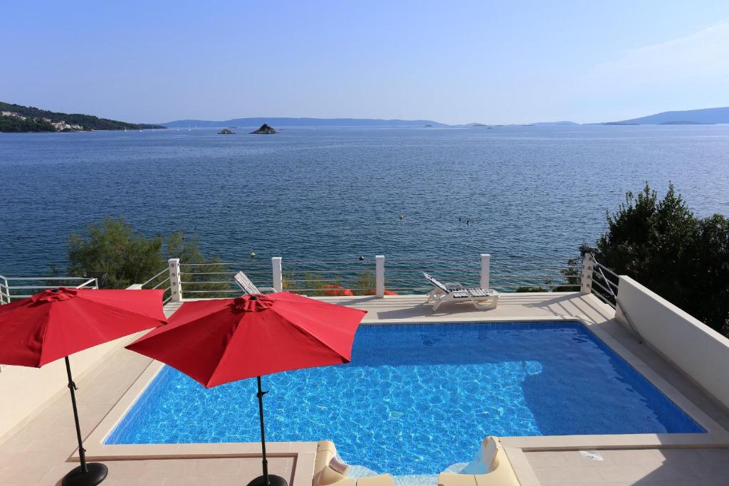 Fotografia z galérie ubytovania Seaside family friendly house with a swimming pool Seget Vranjica, Trogir - 10336 v Seget Vranjici
