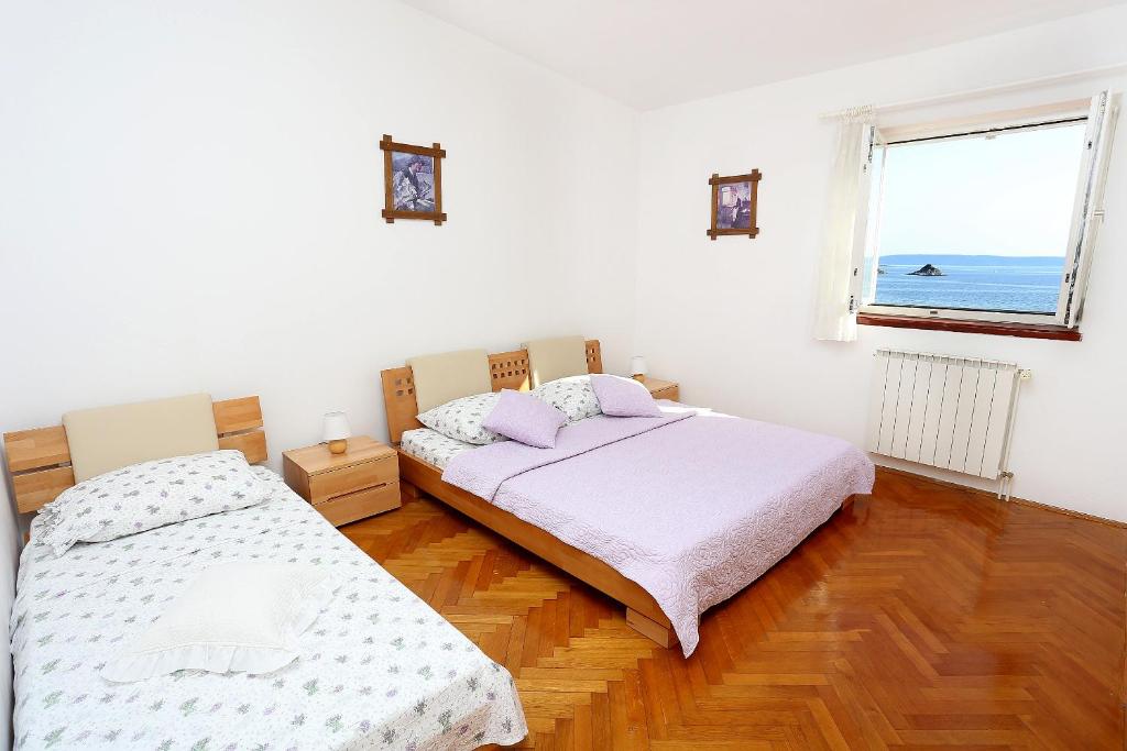 Fotografia z galérie ubytovania Seaside family friendly house with a swimming pool Seget Vranjica, Trogir - 10336 v Seget Vranjici