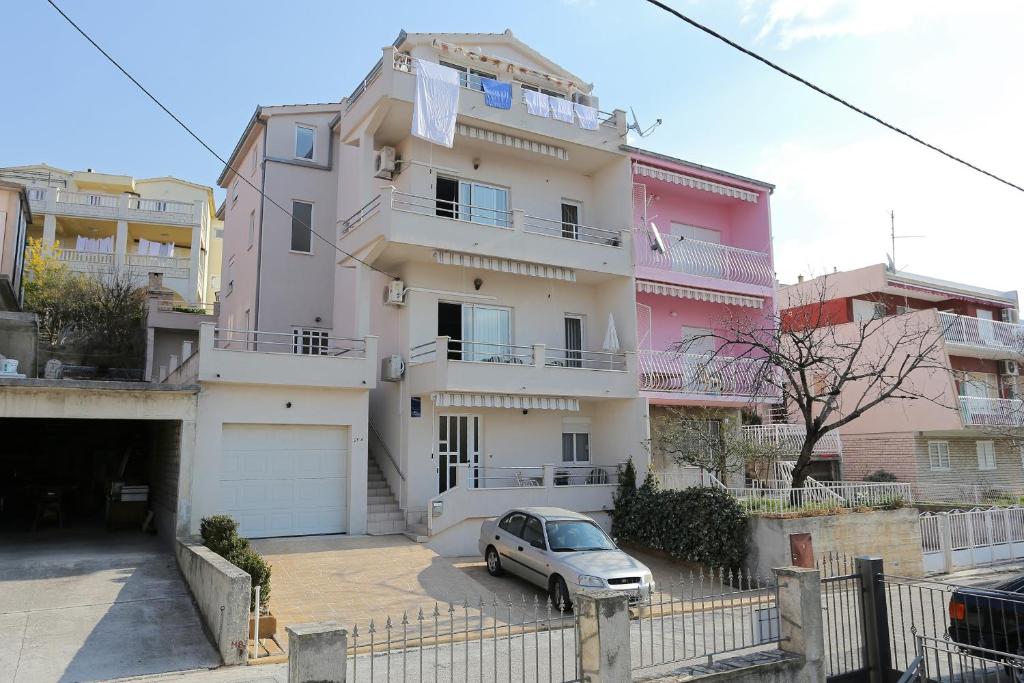 Apartments with parking space Podstrana, Split - 10348