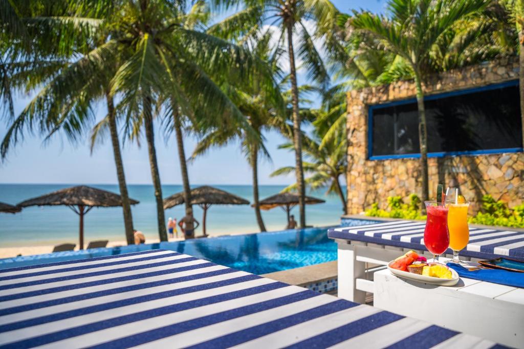Villa Beach Front with Private Pool King Bed