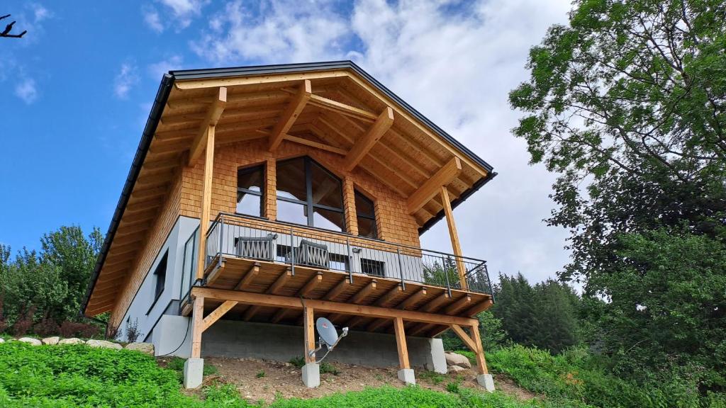 a tree house with a balcony on a hill at Ferienhaus Oberschindlberg in Lunz am See