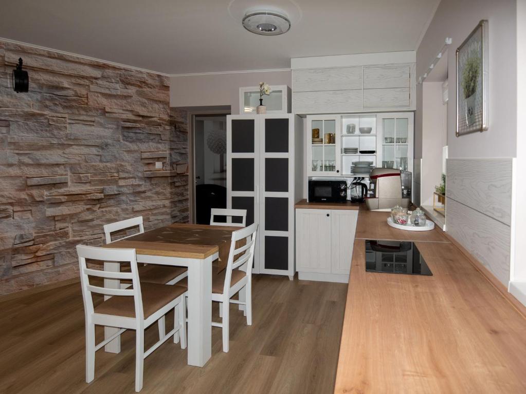 Kuchnia lub aneks kuchenny w obiekcie Bokor vendégház - Levendula apartman