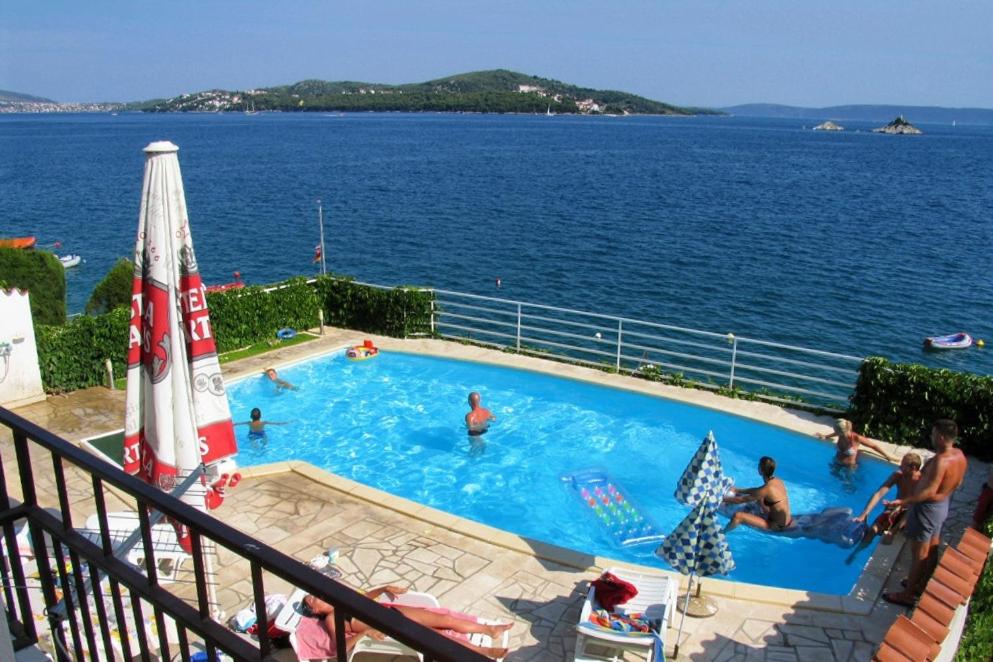 Fotografie z fotogalerie ubytování Seaside apartments with a swimming pool Seget Vranjica, Trogir - 2571 v Trogiru