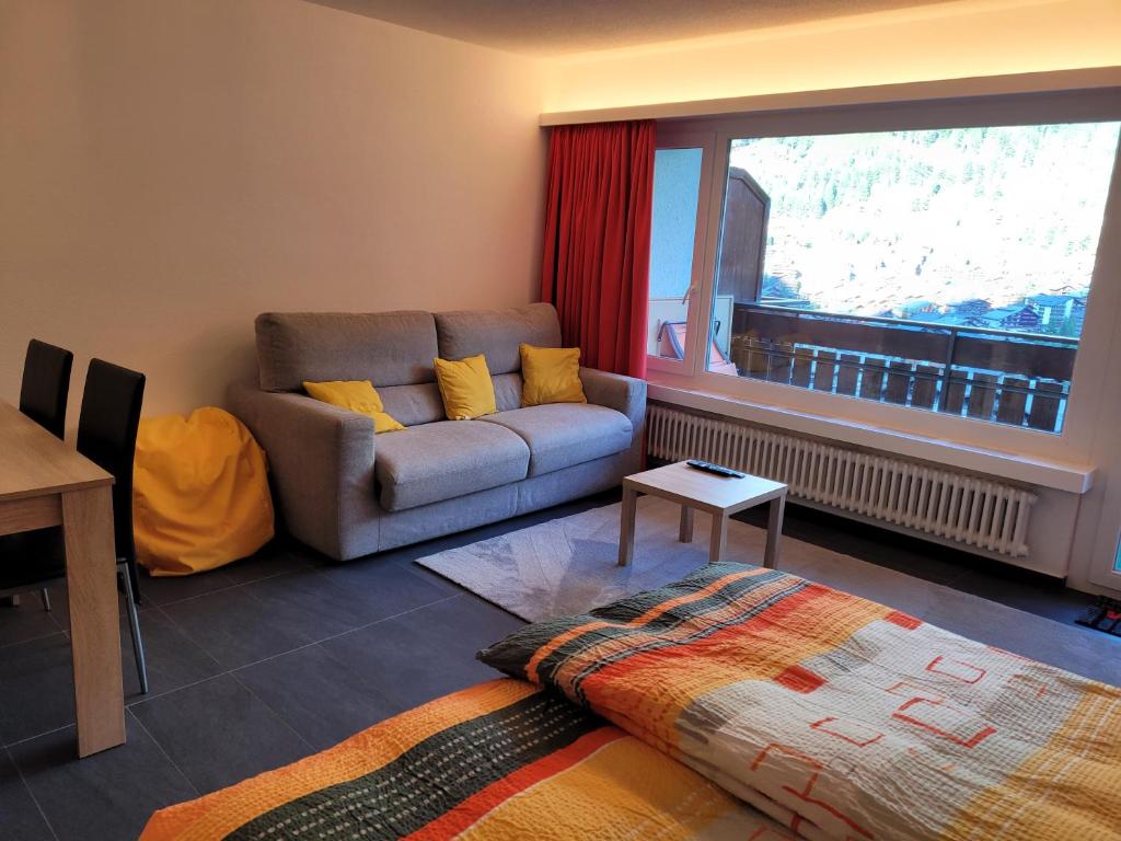 Posezení v ubytování Studio in Zermatt mit toller Aussicht aufs Dorf