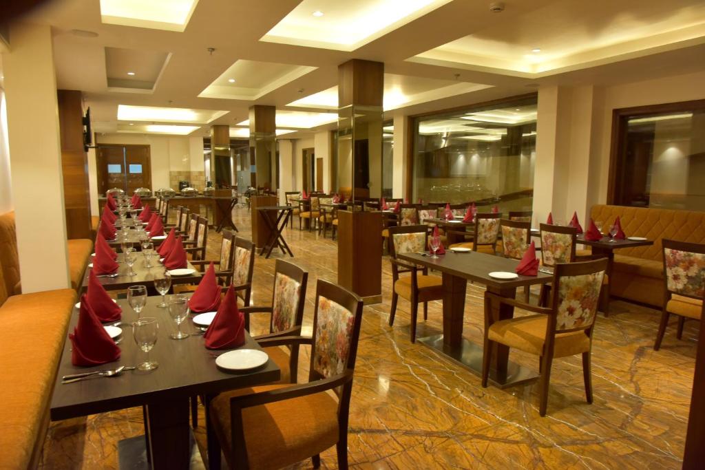 Restaurace v ubytování Royale Retreat Hotel & Spa Near Mall Road