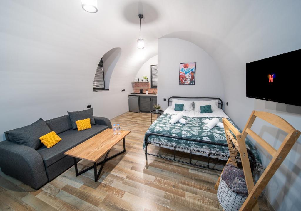 Postel nebo postele na pokoji v ubytování Kazbegi Glamping