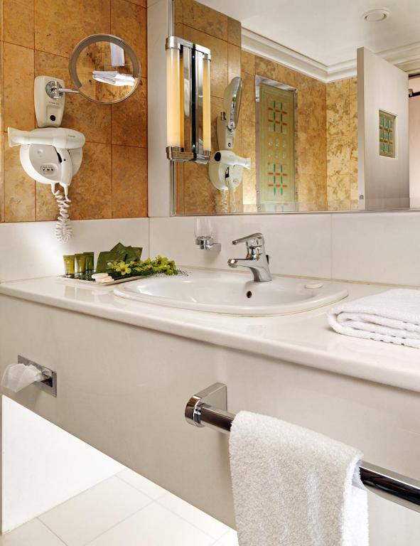 Holiday Inn Athens Attica Av, Airport W. by IHG - Resim 17