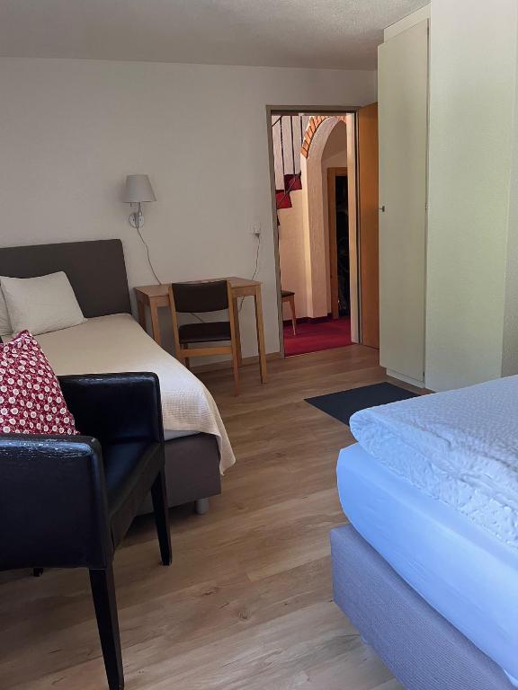 Postel nebo postele na pokoji v ubytování Hotel Adler Garni
