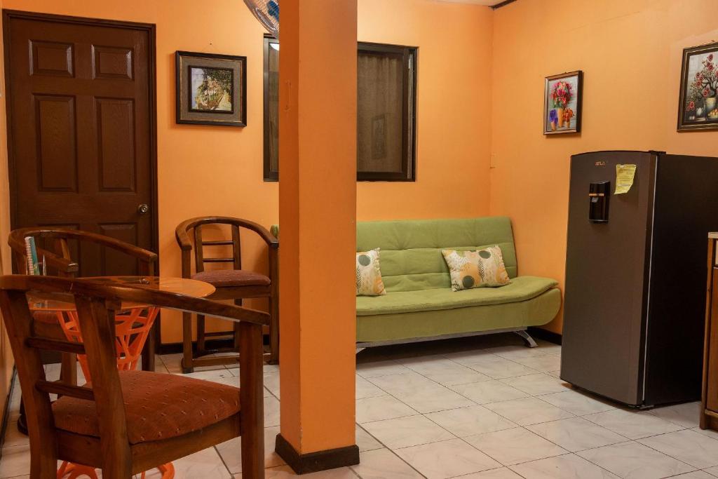 Posezení v ubytování Marta's Guesthouses, apartamentos con entrada autonoma