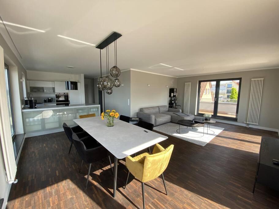 Fotografie z fotogalerie ubytování Exklusive Penthouse-Wohnung im Herzen Rostocks v Rostocku
