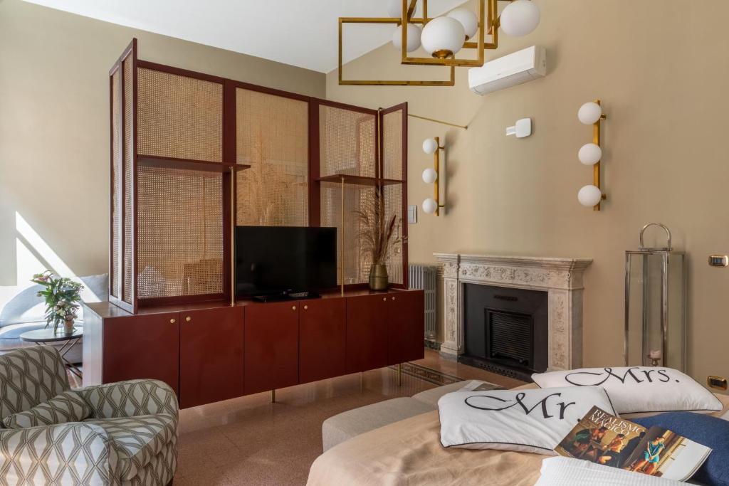 A television and/or entertainment centre at Glance in Rome
