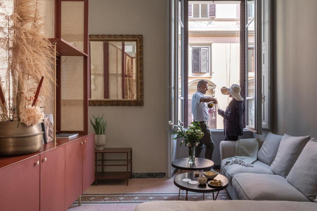 A seating area at Glance in Rome