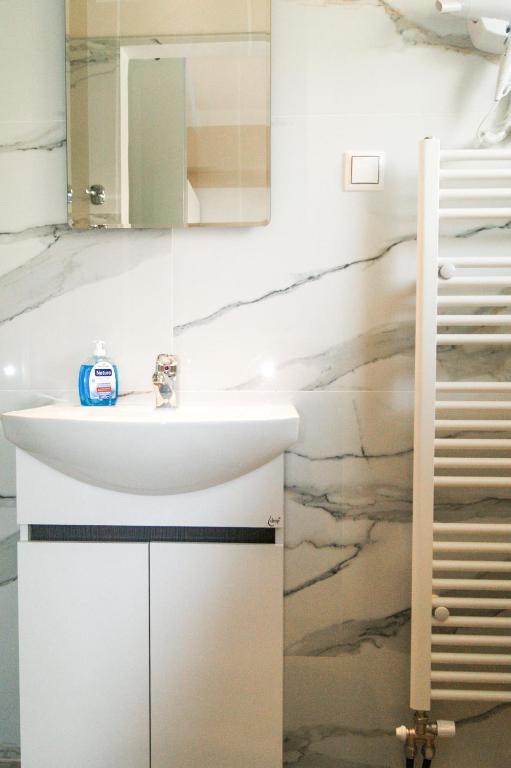 My Oneiro Apartments - 8