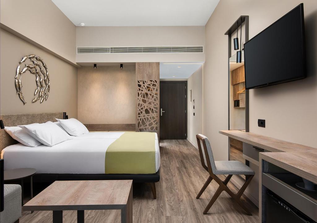Atlantica Amalthia Beach Hotel - Adults Only - Deluxe Room With Pool View - Annex