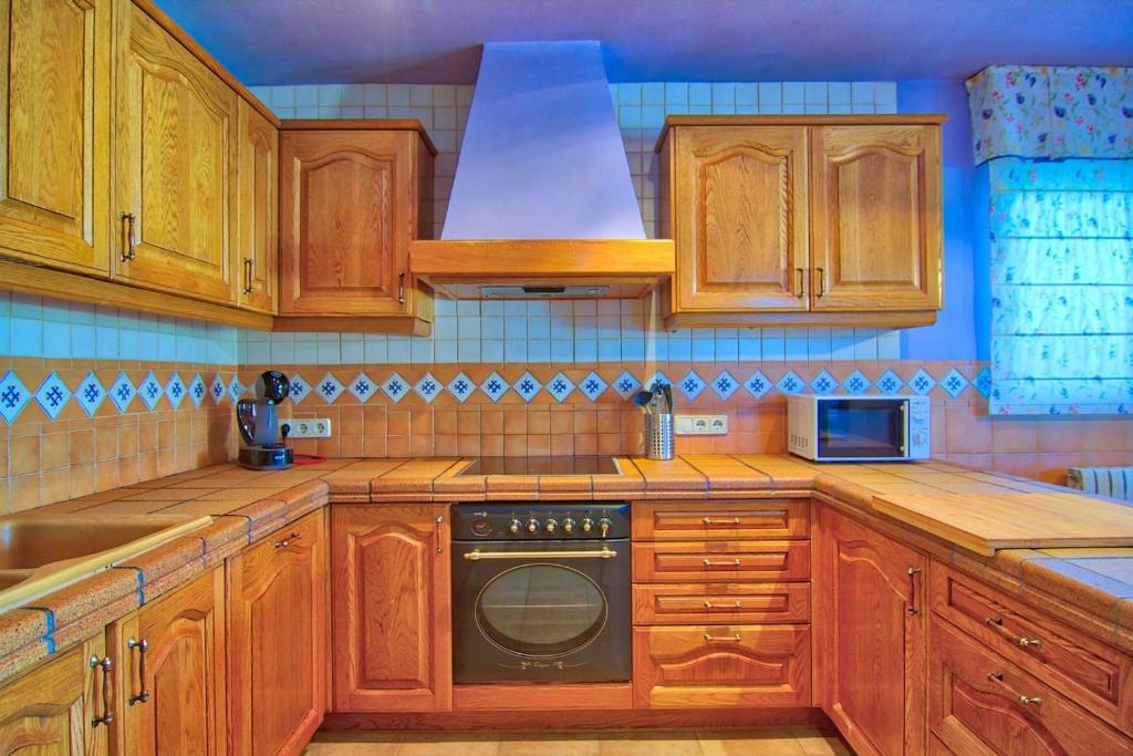 Kuchyň nebo kuchyňský kout v ubytování Villa Los Olivos