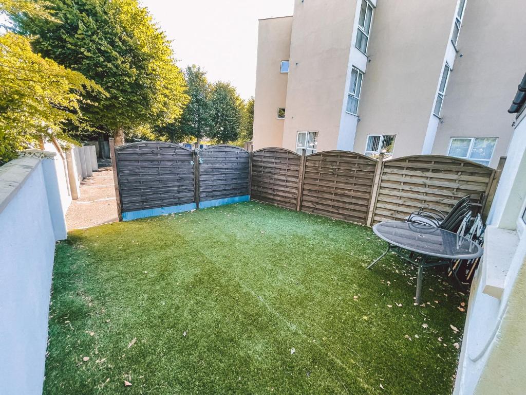 Zahrada ubytování Broc House Suites