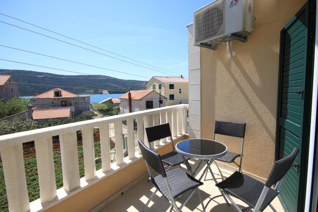 Fotografia z galérie ubytovania Apartments by the sea Poljica, Trogir - 8682 v Marine