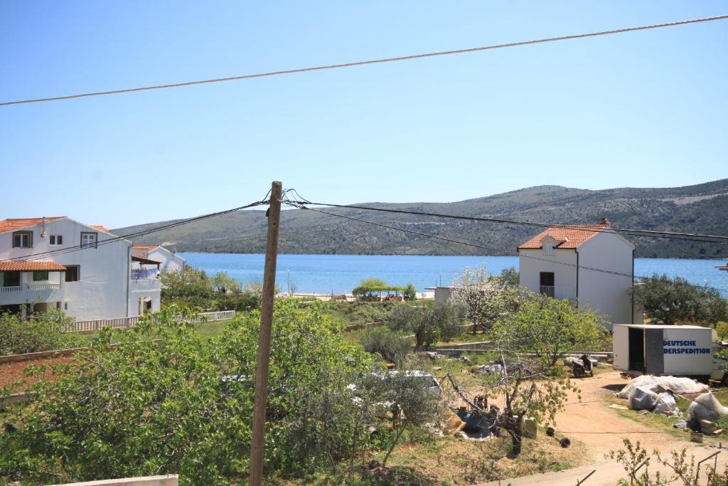 Fotografia z galérie ubytovania Apartments by the sea Poljica, Trogir - 8682 v Marine