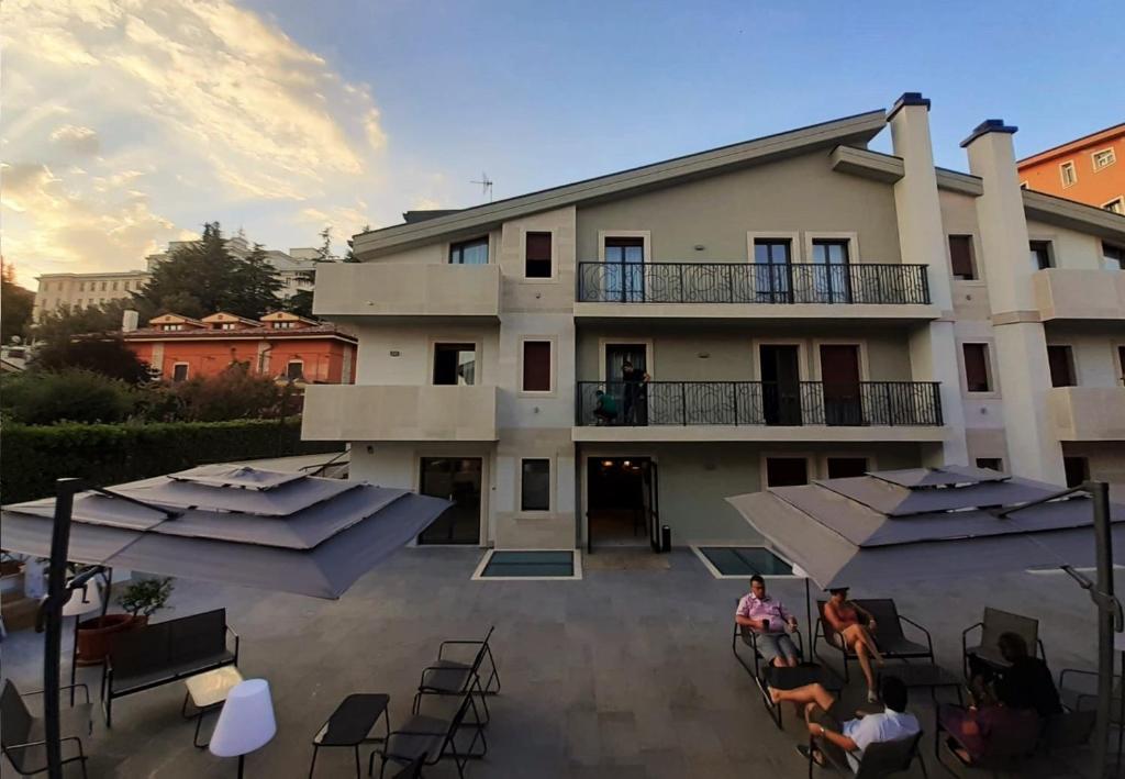 Budynek, w którym mieści się hotel