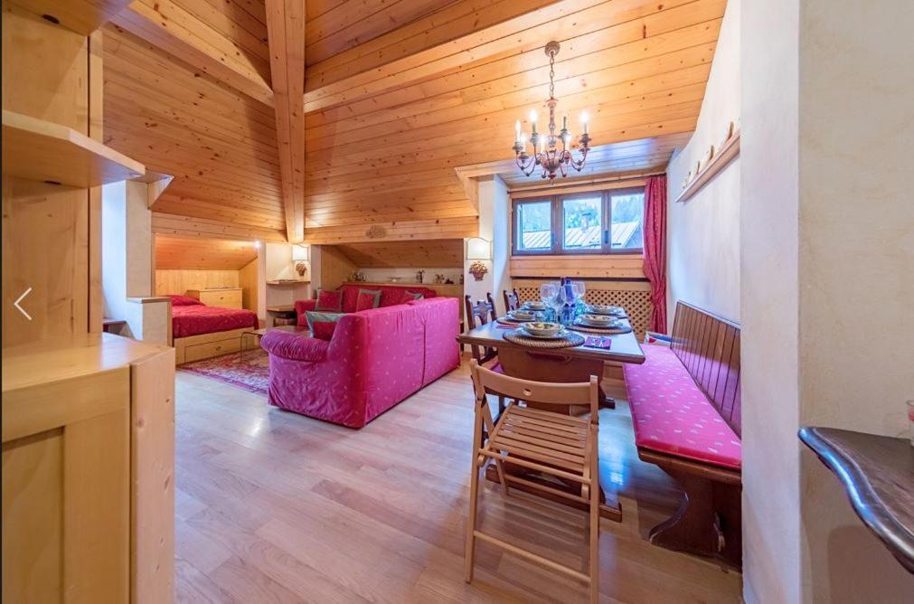 Fotografia z galérie ubytovania Deliziosa mansarda ai piedi della pista 3Tre v destinácii Madonna di Campiglio