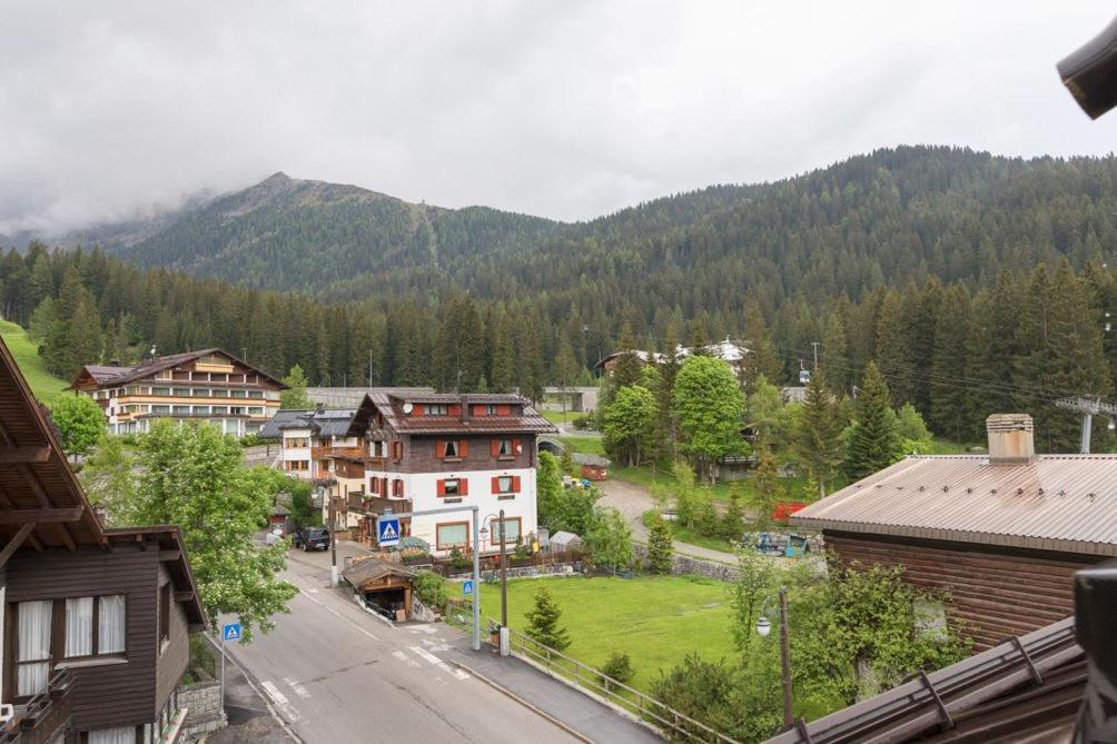 Fotografia z galérie ubytovania Deliziosa mansarda ai piedi della pista 3Tre v destinácii Madonna di Campiglio