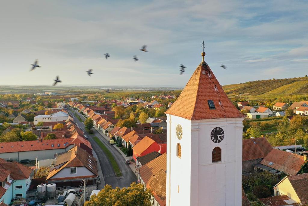 Letecký snímek ubytování Vinařský dům, Vinařství Popela Perná